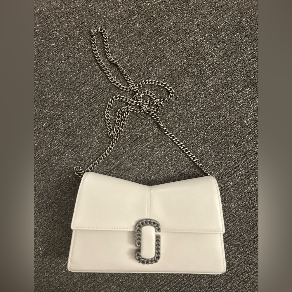 Marc Jacobs Elegant White Chain Crossbody Bag / Wallet on Chain